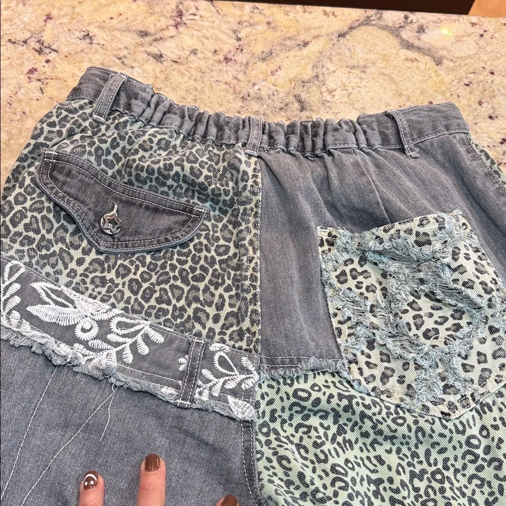 POL Women’s Printed Patchwork Leopard Denim Pants Gray/seafoam green Size Small - Picture 11 of 15